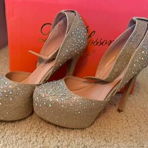 Women heels, worn once